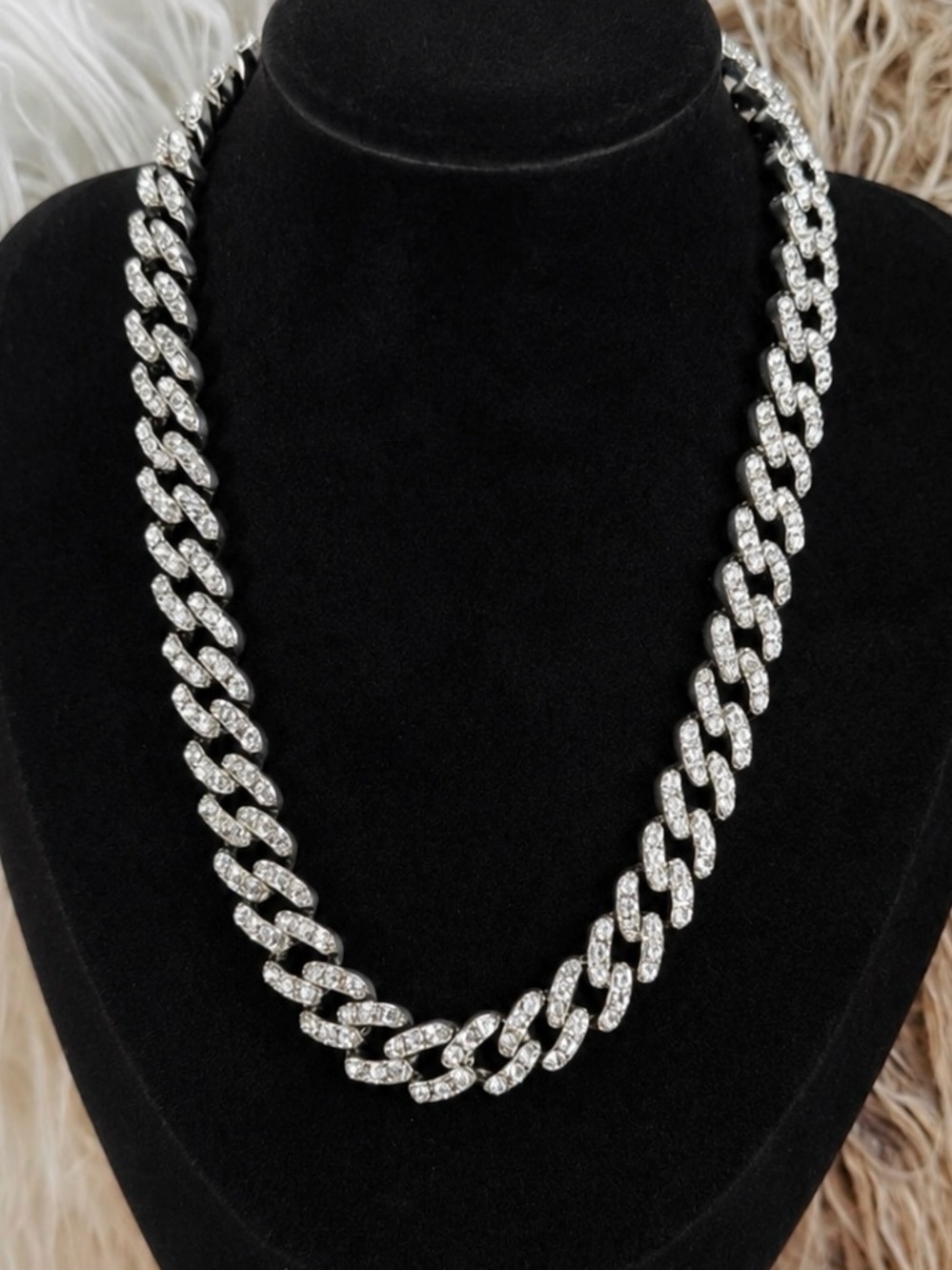 Gorgeous vintage Silvertone, heavy weighted chain bling necklace